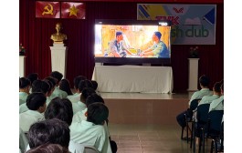 CHIẾU PHIM “MƯA ĐỎ” – HOẠT ĐỘNG GIÁO DỤC  TRUYỀN THỐNG Ý NGHĨA CHO HỌC SINH