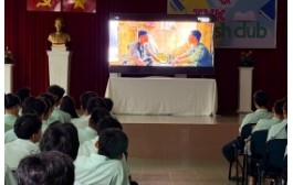 CHIẾU PHIM “MƯA ĐỎ” – HOẠT ĐỘNG GIÁO DỤC  TRUYỀN THỐNG Ý NGHĨA CHO HỌC SINH