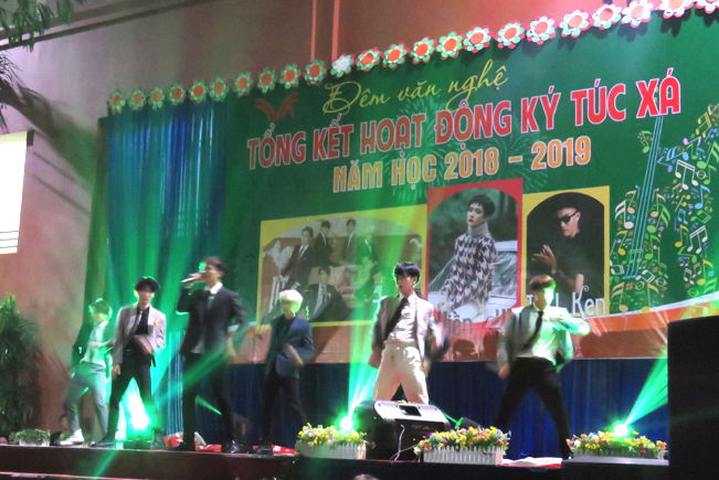 ĐÊM VĂN NGHỆ TỔNG KẾT HOẠT ĐỘNG KÝ TÚC XÁ  2018 - 2019  