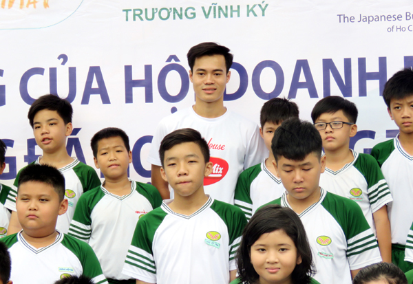 GIAO LƯU VỚI TUYỂN THỦ QUỐC GIA NGUYỄN VĂN TOÀN