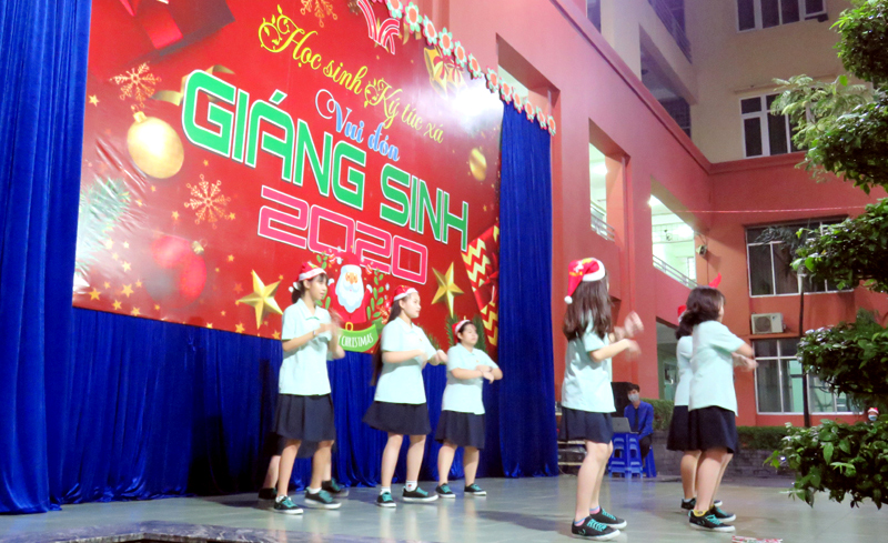 HỌC SINH KÝ TÚC XÁ VUI ĐÓN GIÁNG SINH 2020