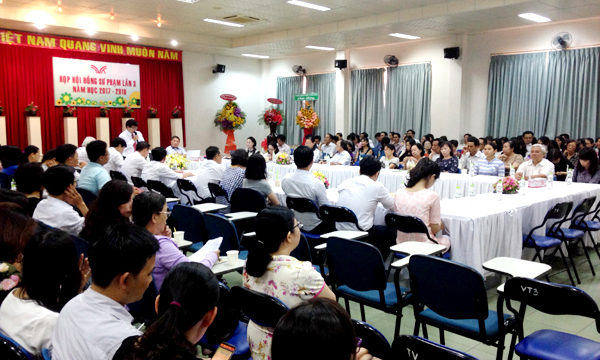 HỌP HỘI ĐỒNG SƯ PHẠM CUỐI NĂM 2017 - 2018