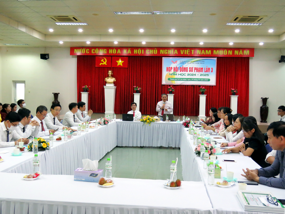 HỌP HỘI ĐỒNG SƯ PHẠM CUỐI NĂM HỌC 2024 - 2025