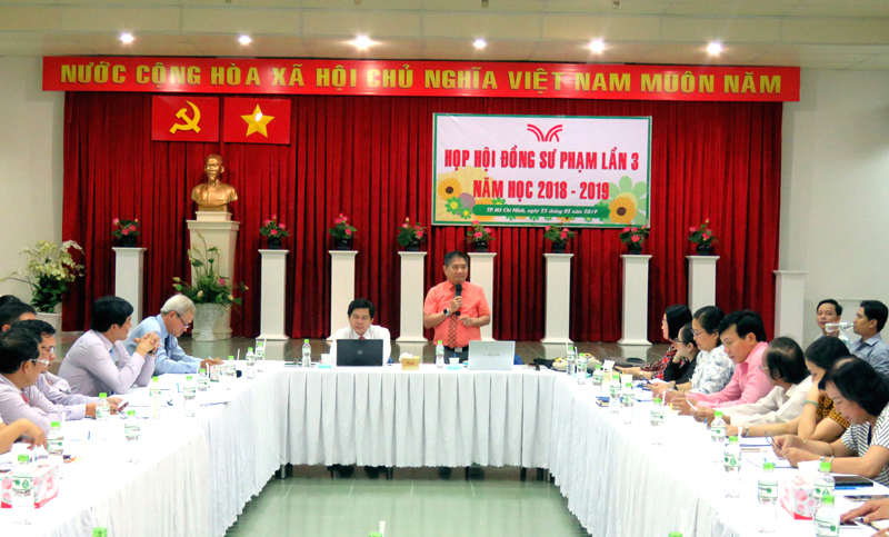 HỌP HỘI ĐỒNG SƯ PHẠM LẦN 3 NĂM HỌC 2018 - 2019