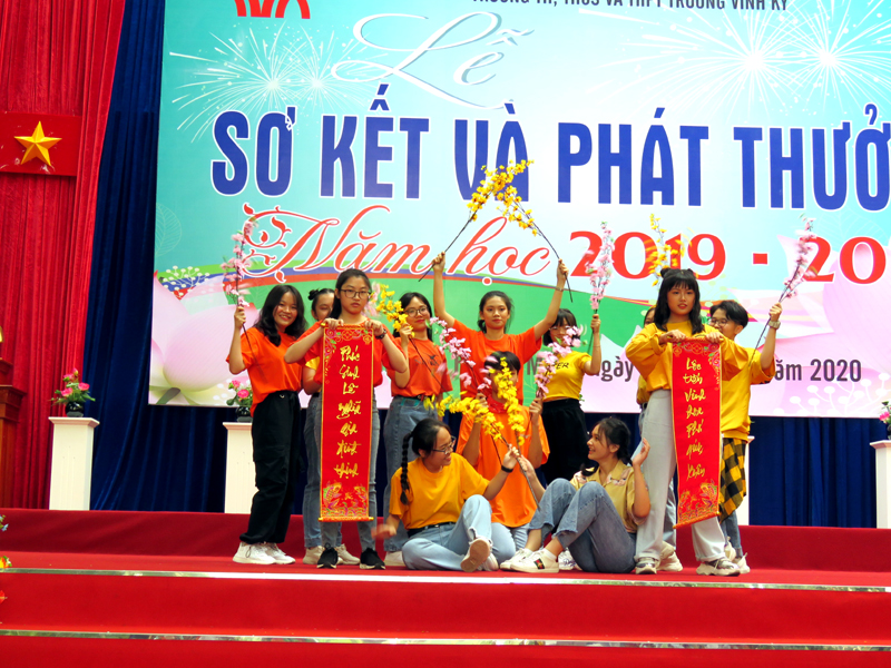LỄ SƠ KẾT VÀ PHÁT THƯỞNG NĂM HỌC 2019 - 2020