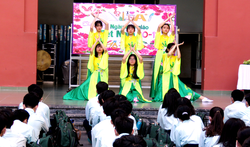 NGOÀI GIỜ LÊN LỚP CHỦ ĐỀ 