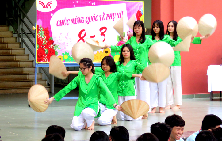 NGOÀI GIỜ LÊN LỚP CHỦ ĐỀ 