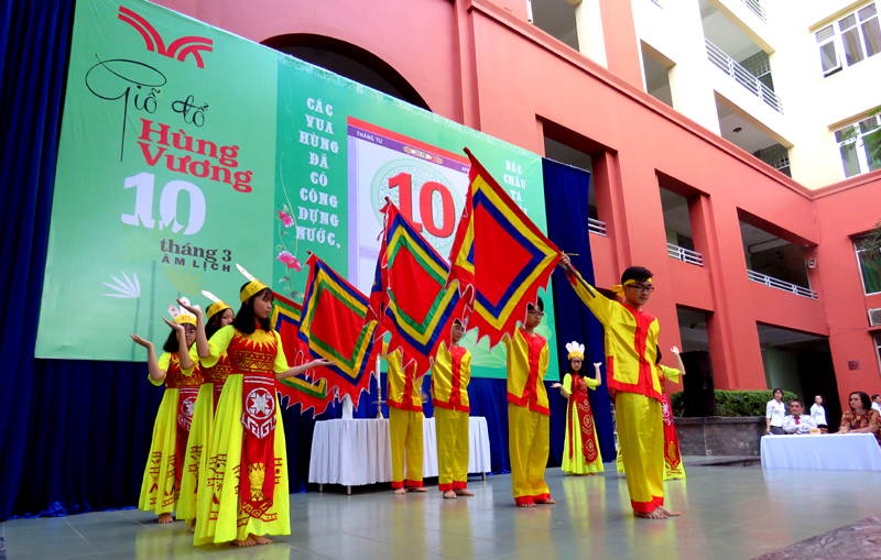 NGOÀI GIỜ LÊN LỚP CHỦ ĐỀ 