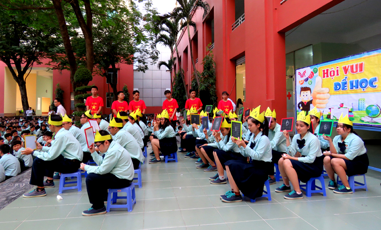 NGOÀI GIỜ LÊN LỚP CHỦ ĐỀ 