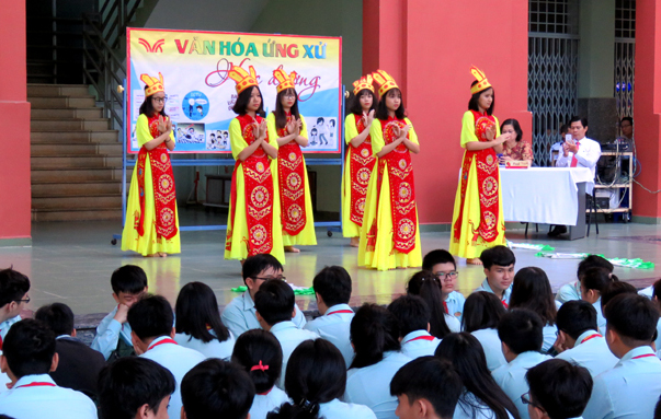 NGOÀI GIỜ LÊN LỚP CHỦ ĐỀ 