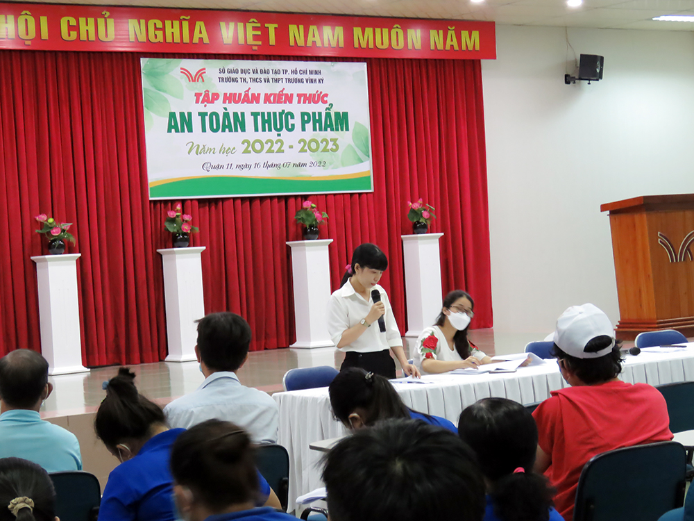 Tập huấn xác nhận kiến thức VSATTP  năm học 2022 - 2023