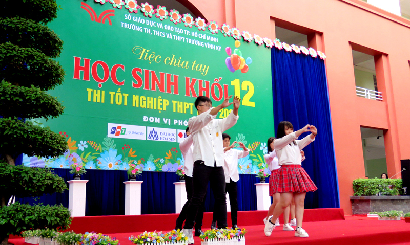 TIỆC CHIA TAY HỌC SINH KHỐI 12 NĂM HỌC 2019 -2020