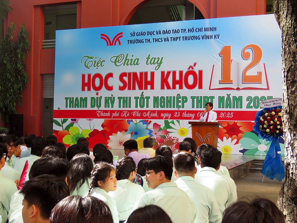 TIỆC CHIA TAY HỌC SINH KHỐI 12 NĂM HỌC 2024 - 2025