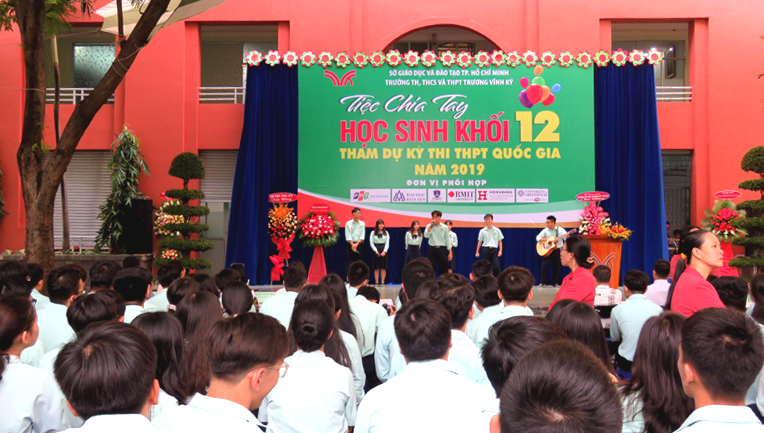 TIỆC CHIA TAY  HỌC SINH KHỐI 12 THAM DỰ KỲ THI THPT QUỐC GIA NĂM 2019