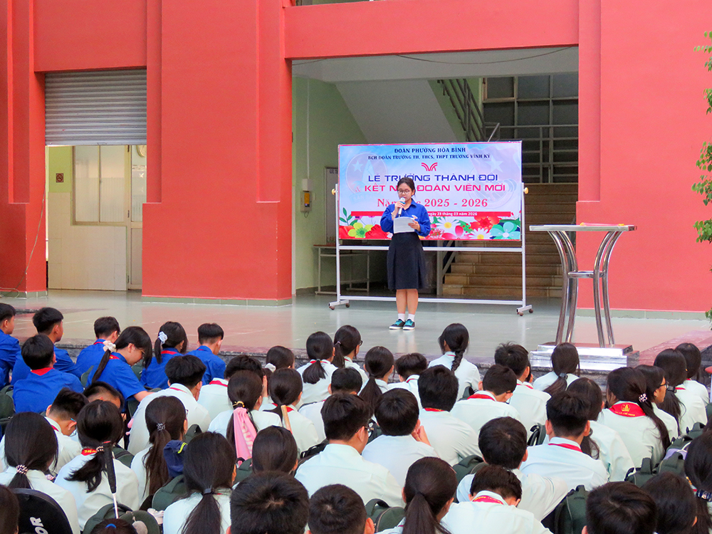 TRƯỞNG THÀNH ĐỘI VÀ LỄ KẾT NẠP ĐOÀN KHỐI 9 NĂM HỌC 2025 – 2026