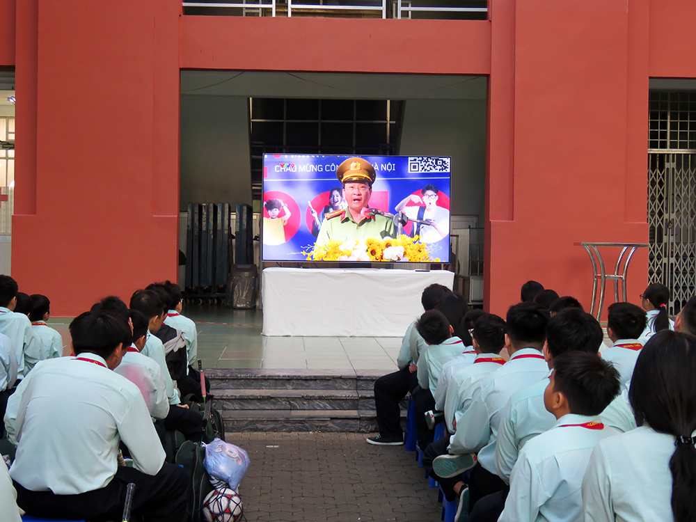 TUYÊN TRUYỀN CHIẾN DỊCH  “KHÔNG MỘT MÌNH – CÙNG NHAU AN TOÀN TRỰC TUYẾN”